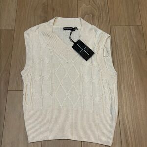 NWT Women’s Cream V-Neck Sweater Vest